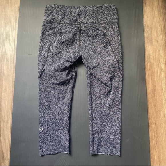 Lululemon Fast and Free Tight Cropped Leggings - Size: 6 - Picture 3 of 4